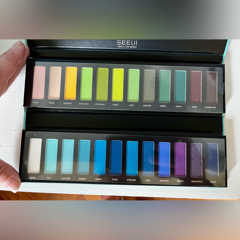 SEEUI Drunken Mint 24 Shades Eyeshadow Palette